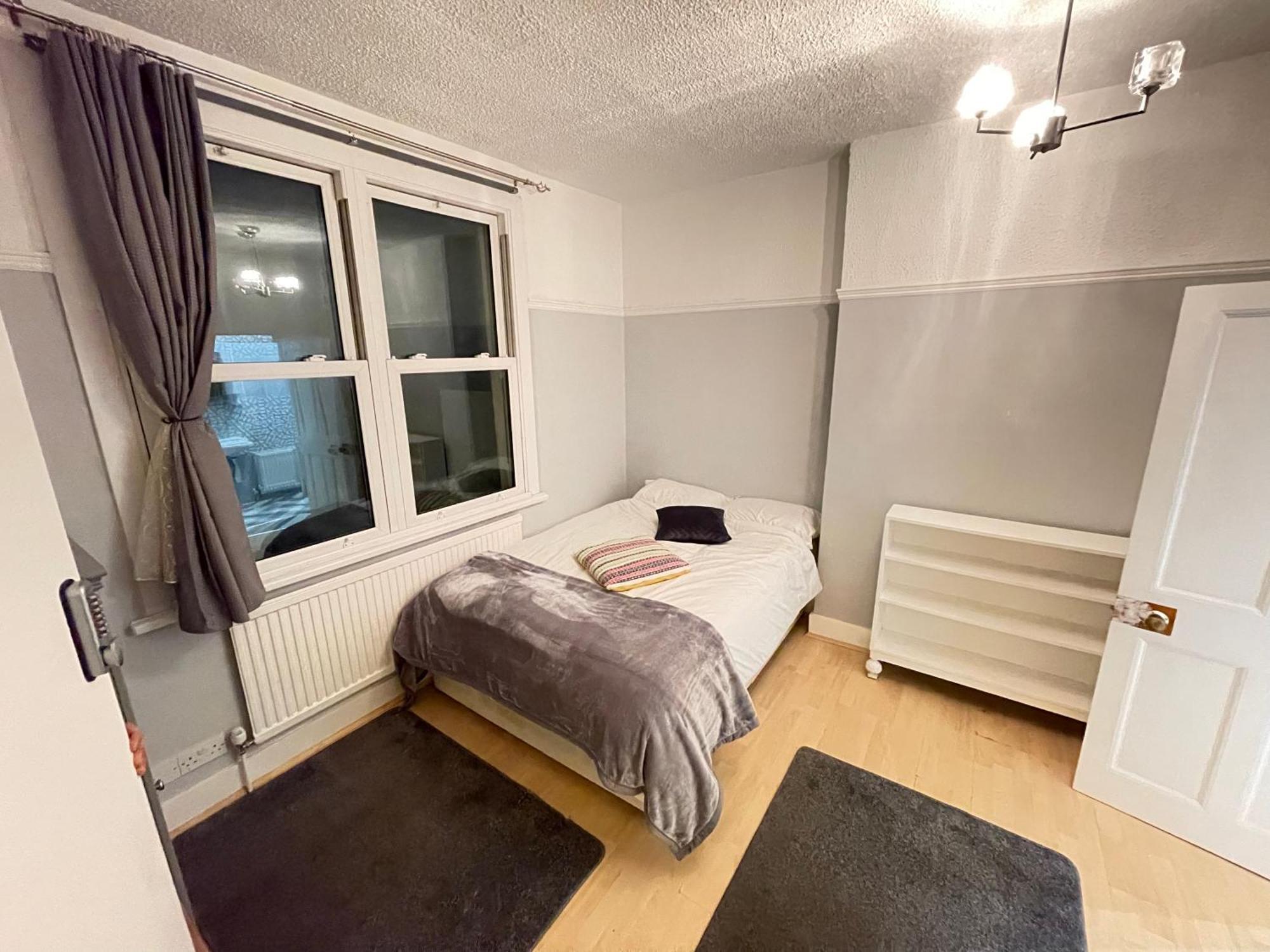 Room With Private Bathroom And Shared Kitchen Londres Exterior foto
